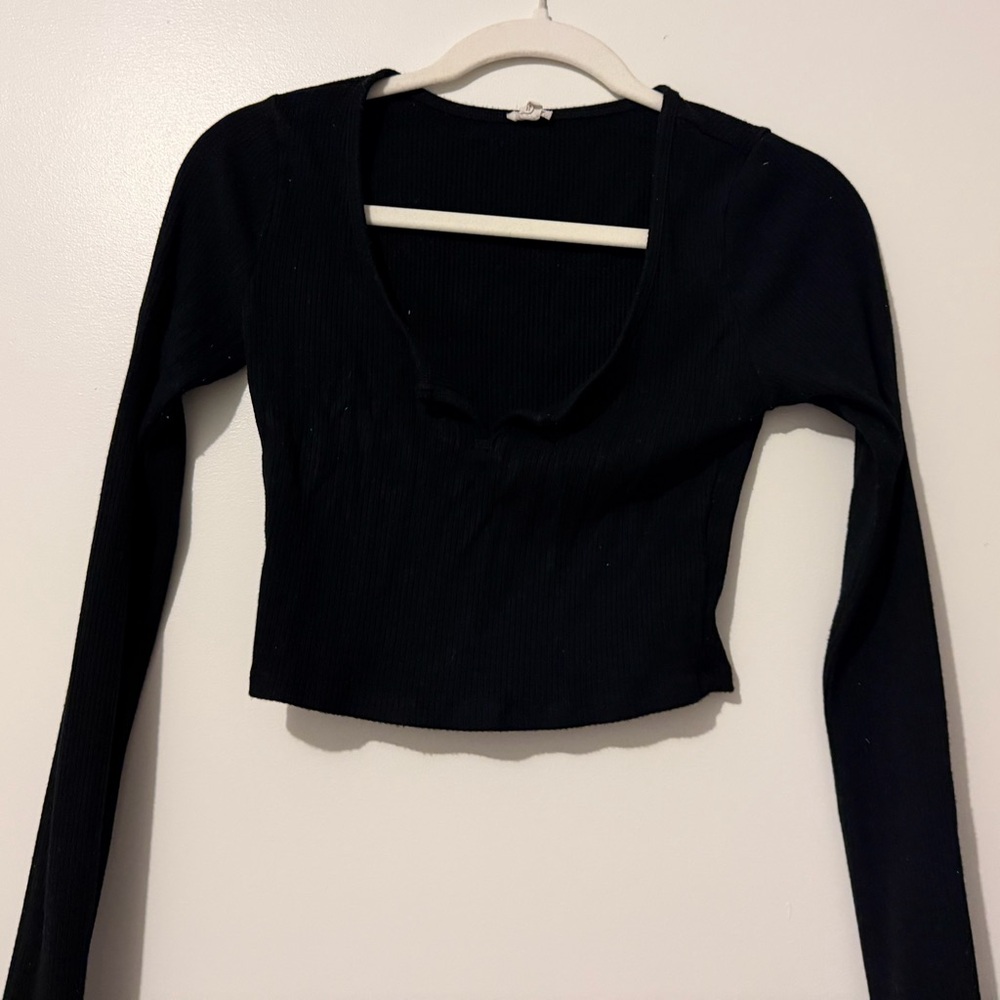 Women's Black Long-Sleeve Ribbed Scoop Neck Top